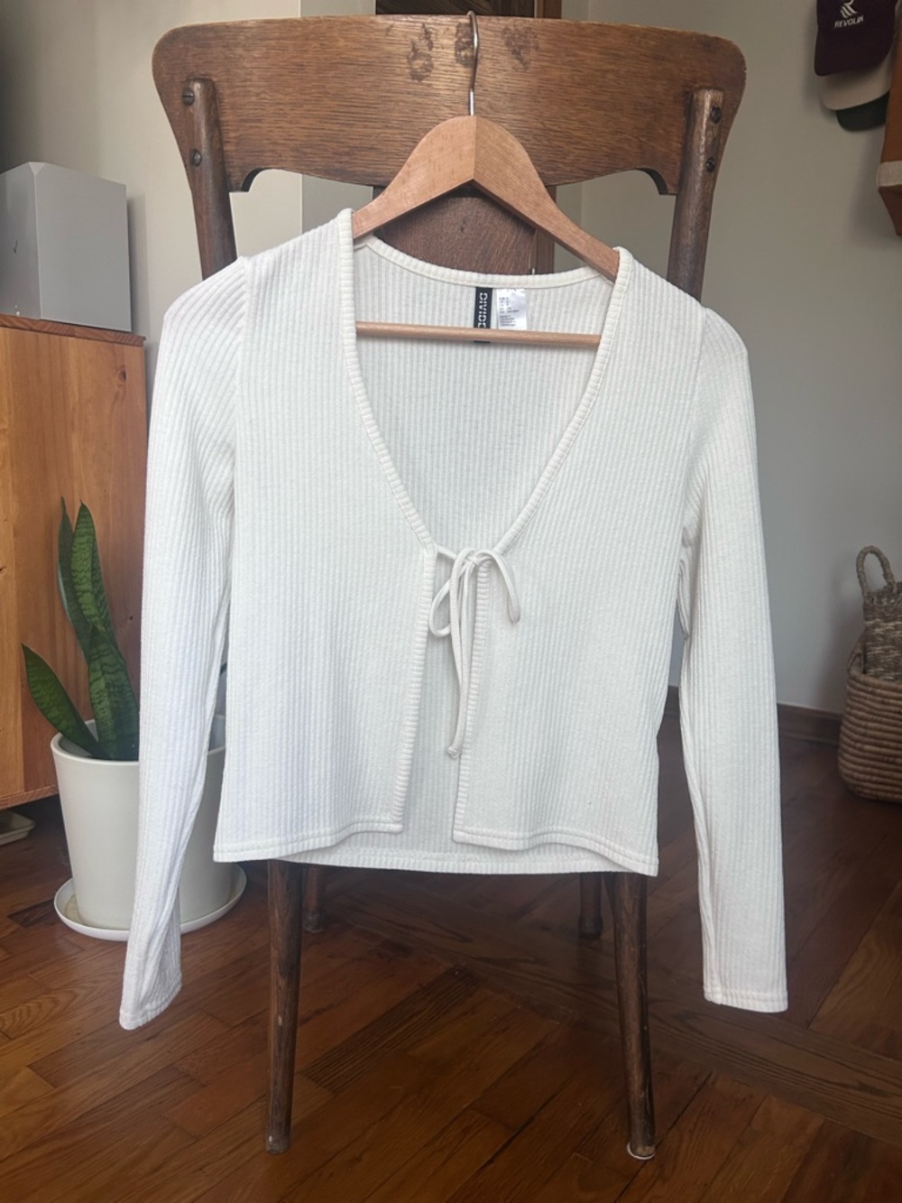 H&M Cream Ribbed Tie-Front Long Sleeve Camisole